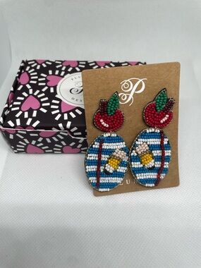 New in Box Plunder “Apple of my Eye” Seed Bead Dangly Earrings Teacher Gift Cute